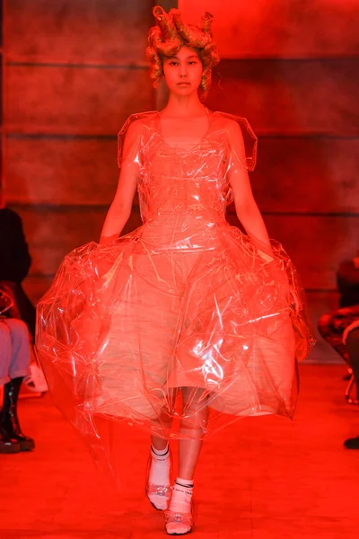 Look 19